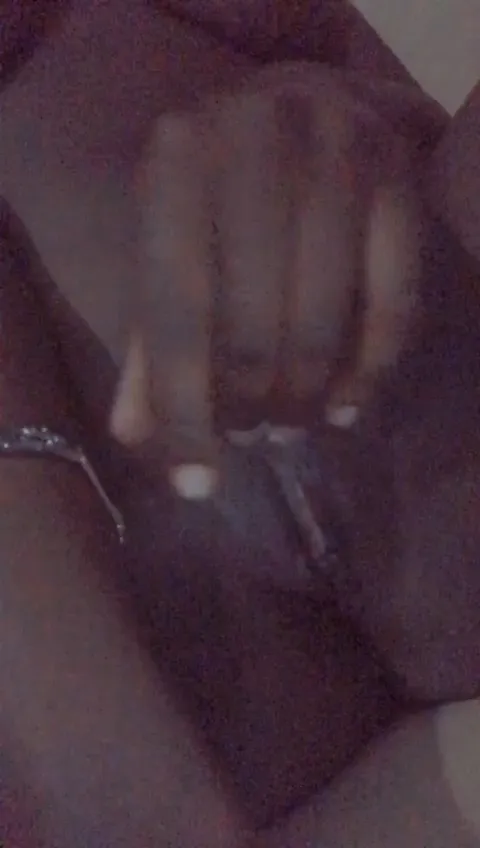 Elizabeth Playing With Her Pussy Video